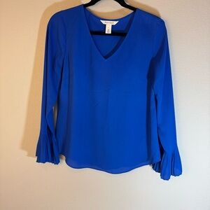 White House Black Market Women's Blue V-Neck Blouse